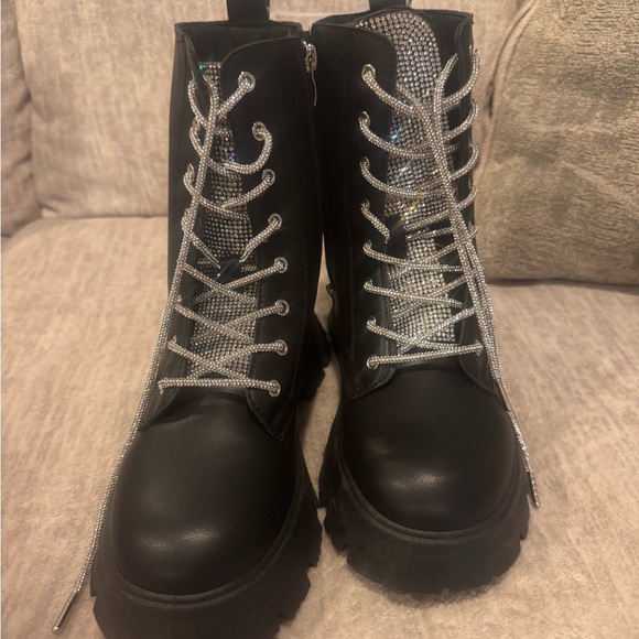 Shoes - Stylish Black Lace-Up Boots